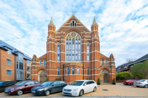 Available 18 - 22 July Luxury Church apartment with Boutique D&M Serviced Accommodation